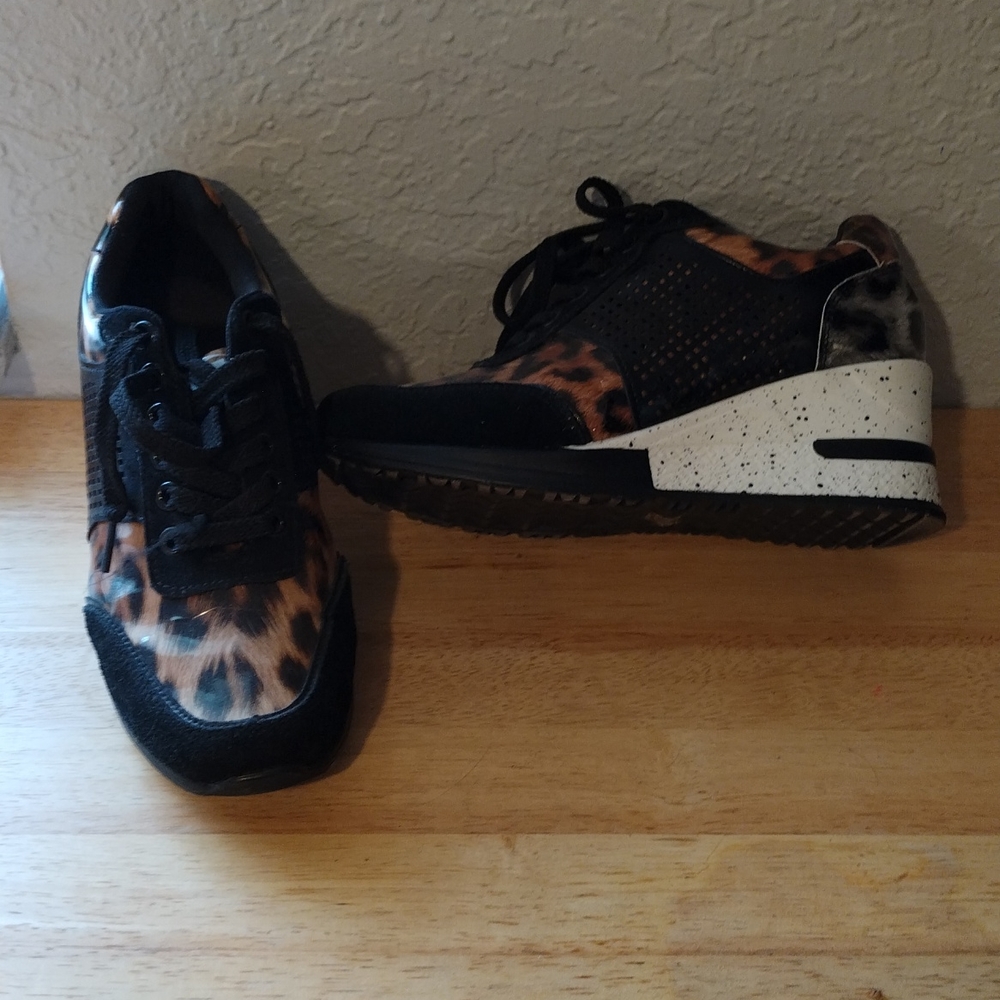 cest fini women's hidden heels size 6.5 black with leopard pattern hardly worn